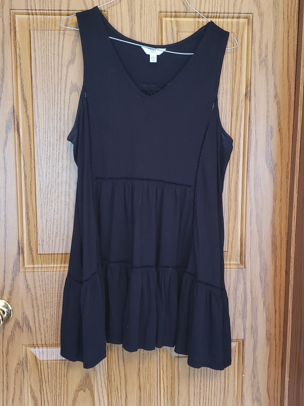 Time and Tru Black Sleeveless Tiered Tank Top. Large.